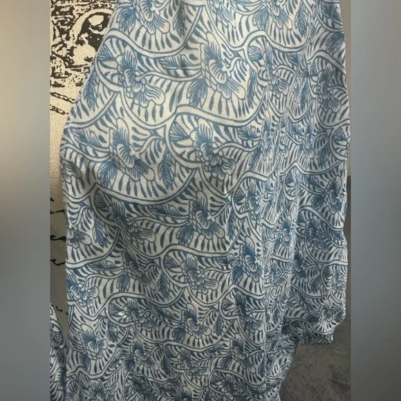 The Met Store Metropolitian Museum of art Blue & White Qing Floral Cover-Up - Picture 10 of 10